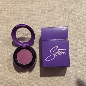 Selena Quintanilla single eyeshadow in Selena